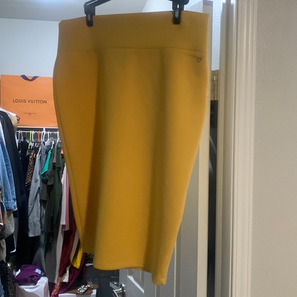 Beautiful gold, Thalia sodi pencil skirt, worn once.. size L